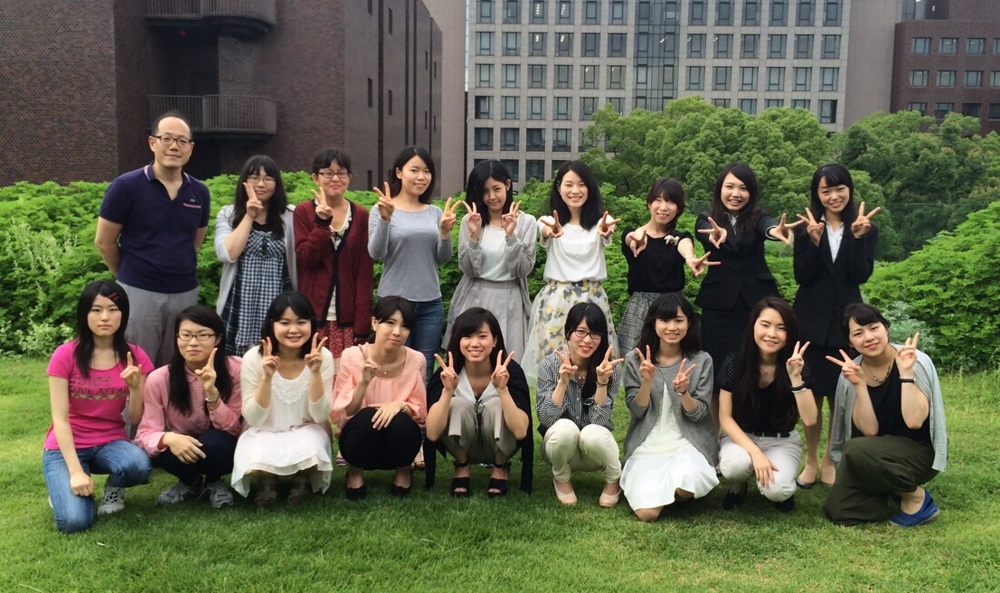 女子大学校集合写真 